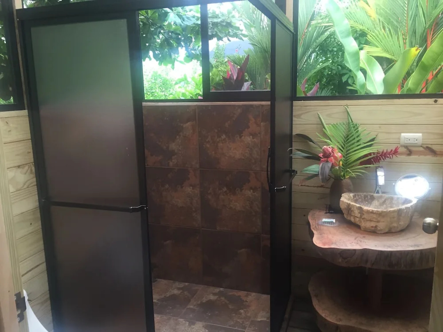 Uvita Oasis Retreat with Villa Cabins and Apartment