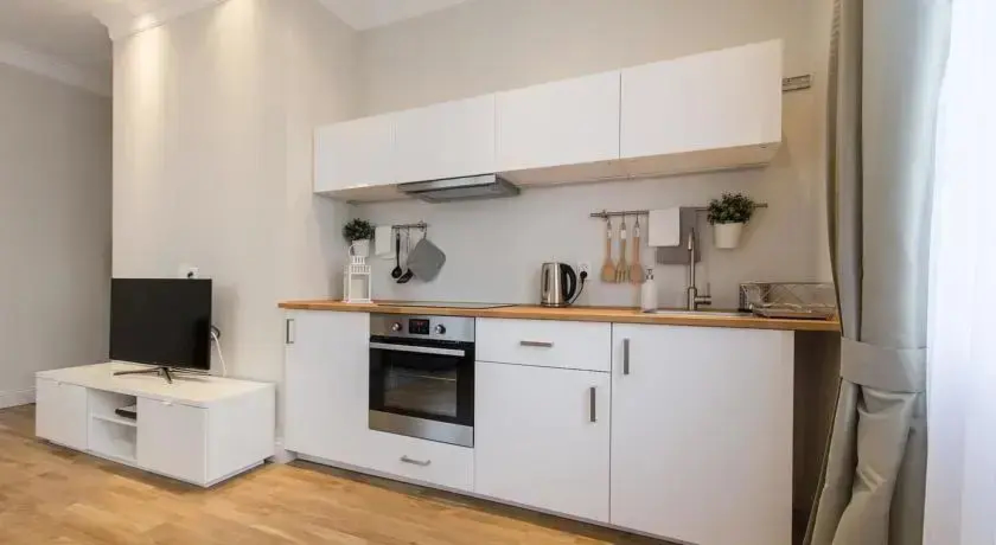 INApartments Peacock