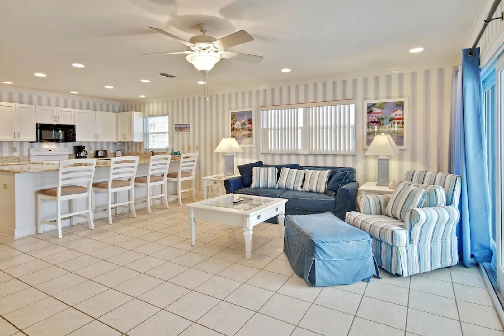 Sunset Villas 3 Million $ Views/2 Balconies/bbq/pool