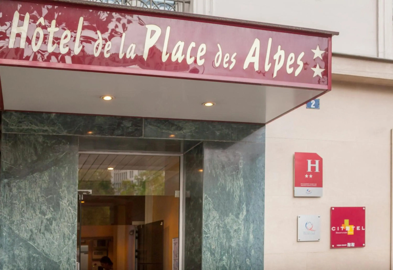 Hôtel de la Place des Alpes