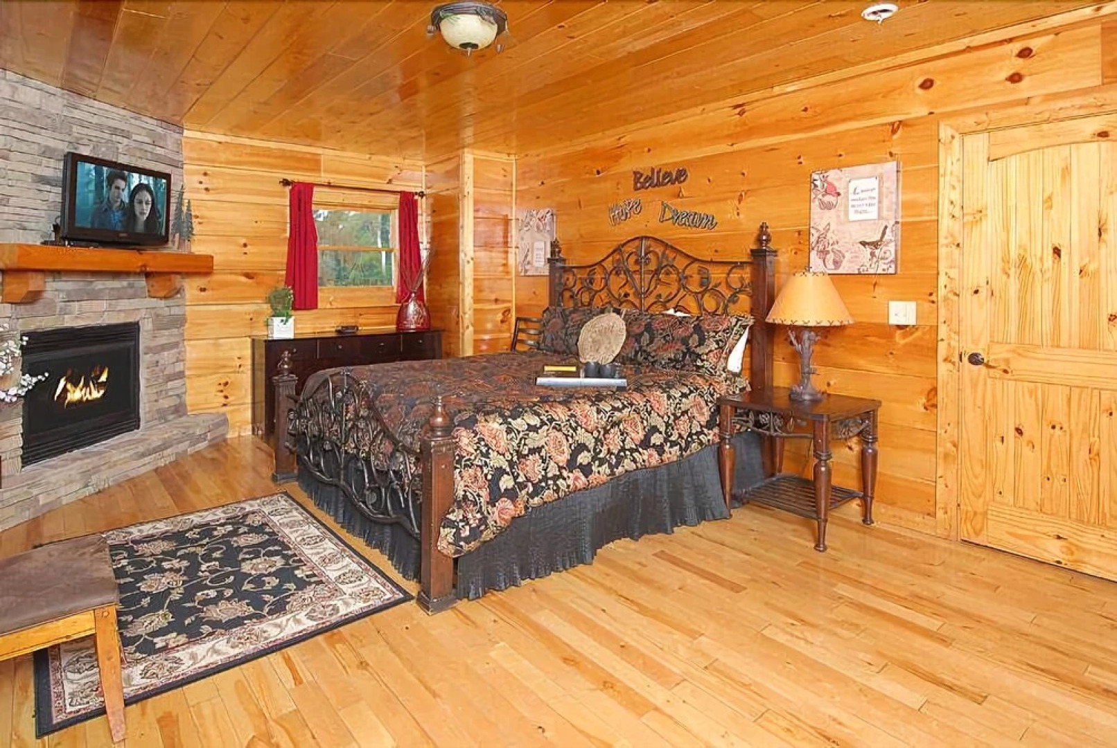 Mountain Memories - 3 Br cabin by RedAwning