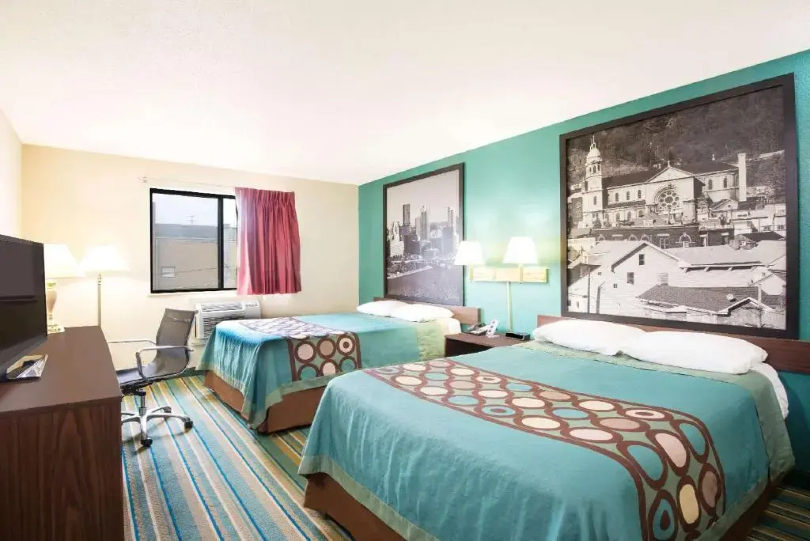 Super 8 by Wyndham Pittsburgh PA Airport/University Area