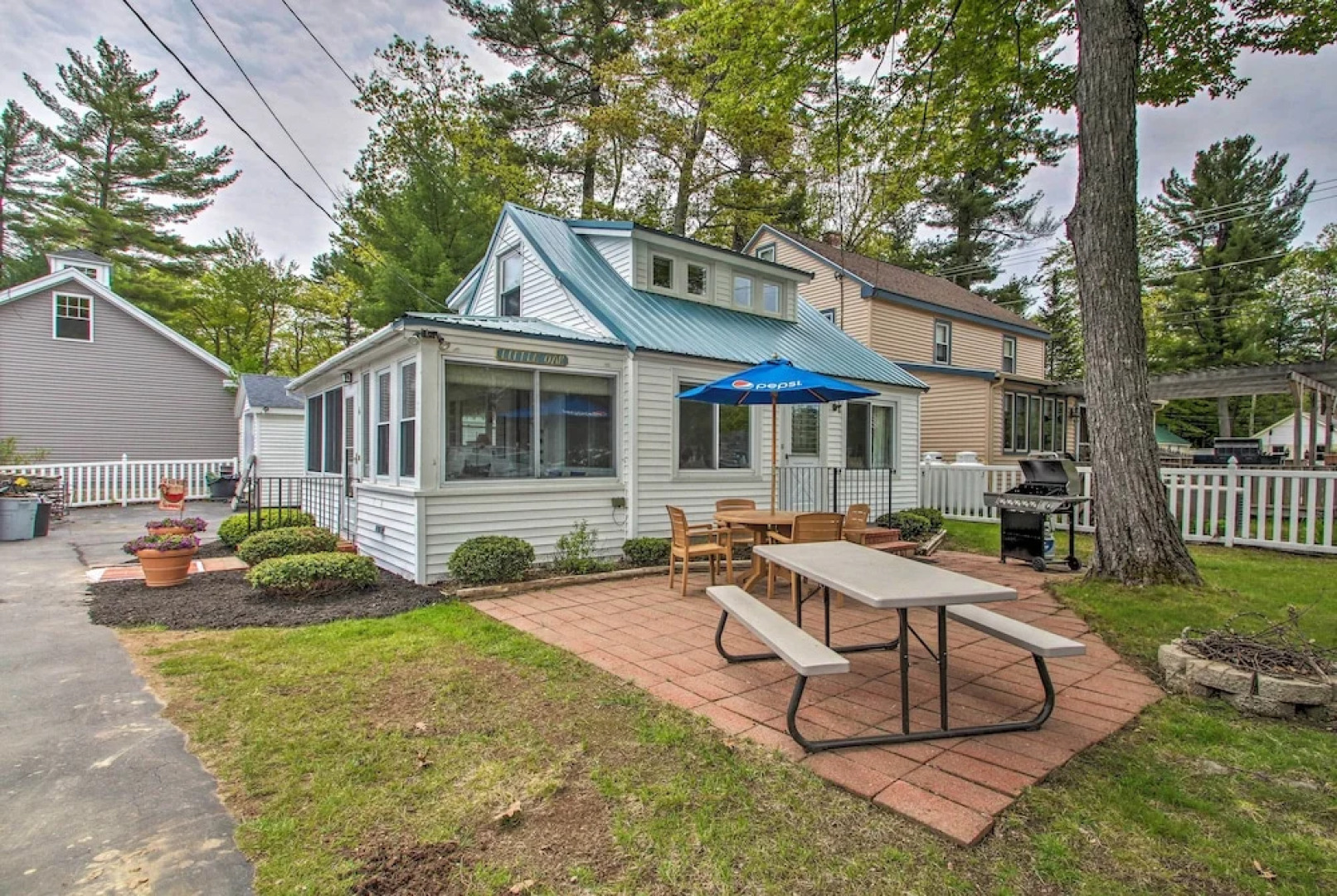 Sebago Lake Cottage w/ Patio + Beach Access!