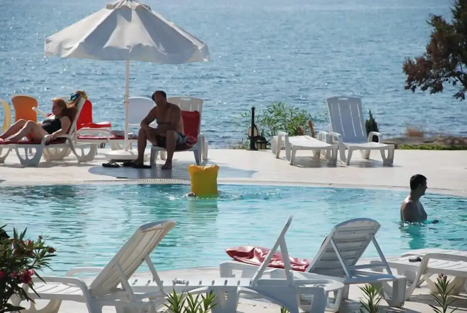 Yeldener Crystal Rocks