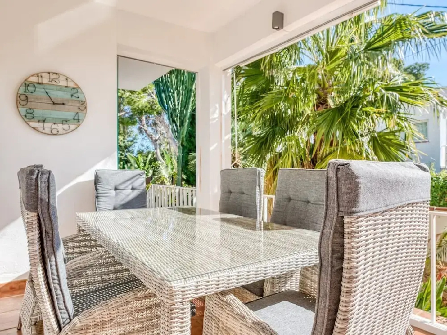 Charming Villa With Private Swimming Pool Near the Sea