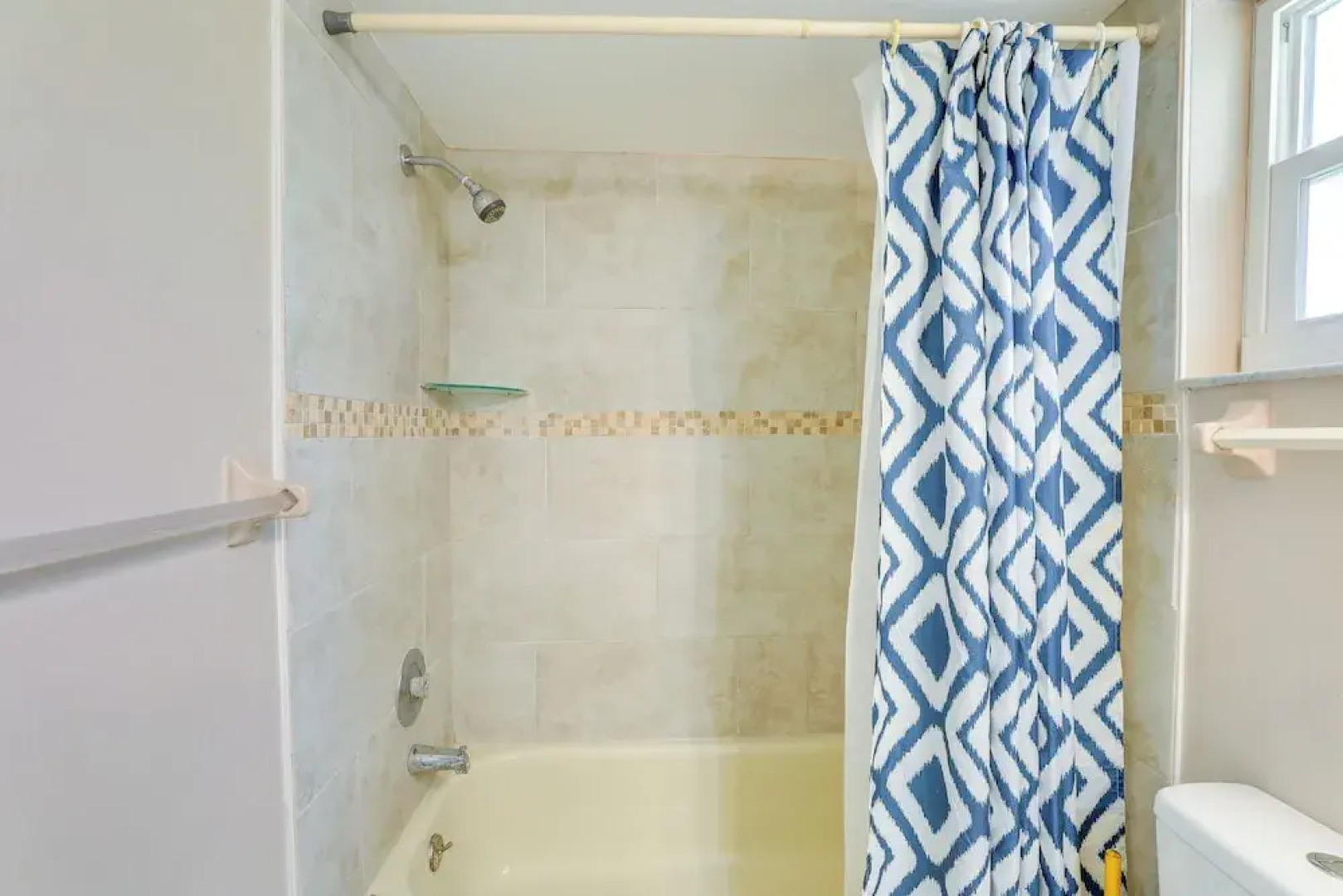 7 Mi to Beach: Pinellas Park Studio w/ Patio