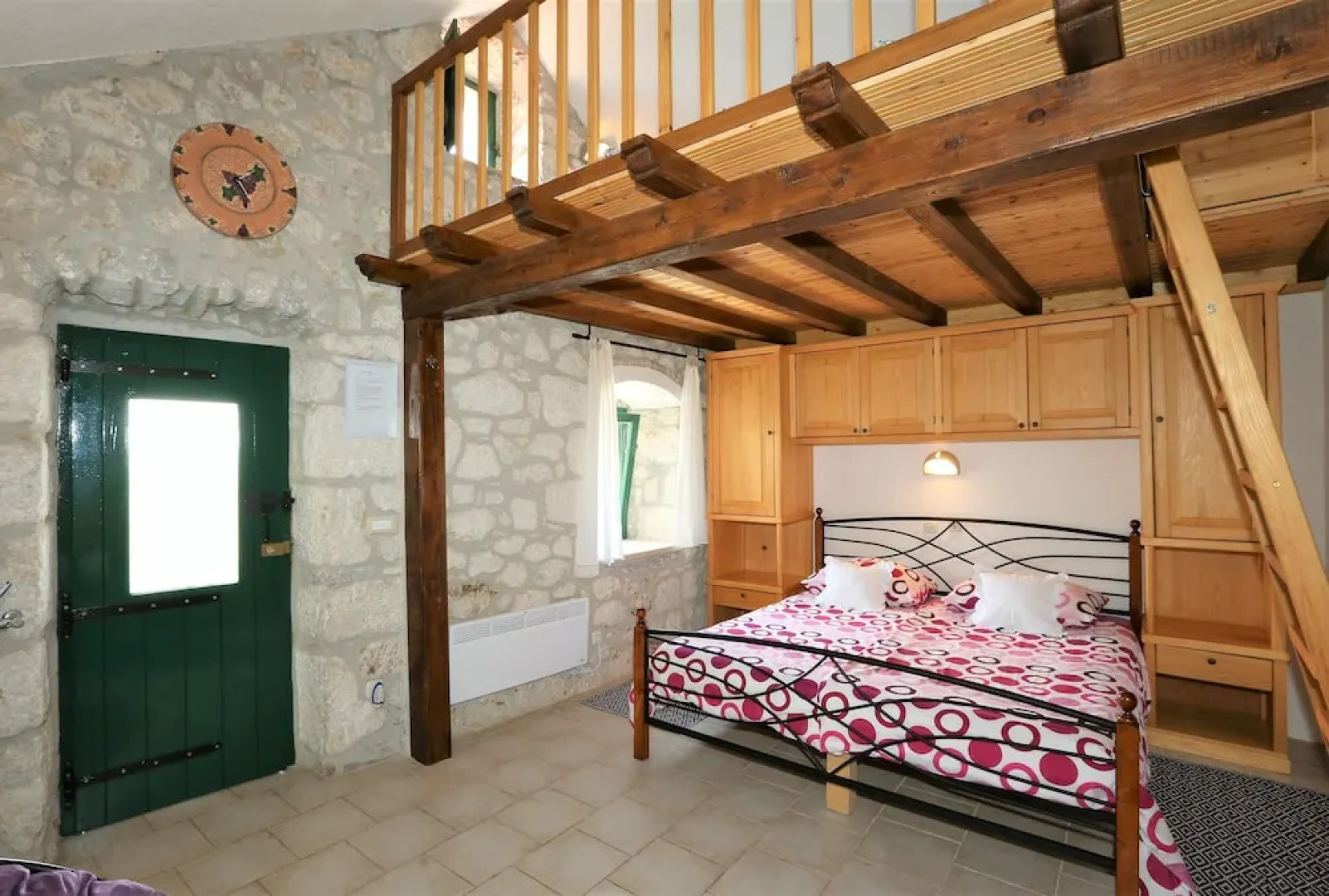 Holiday house in stone with heated pool