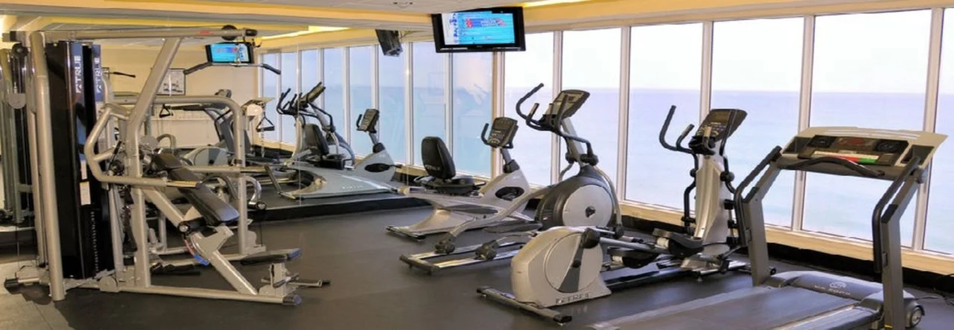 Radisson Suite Hotel Oceanfront