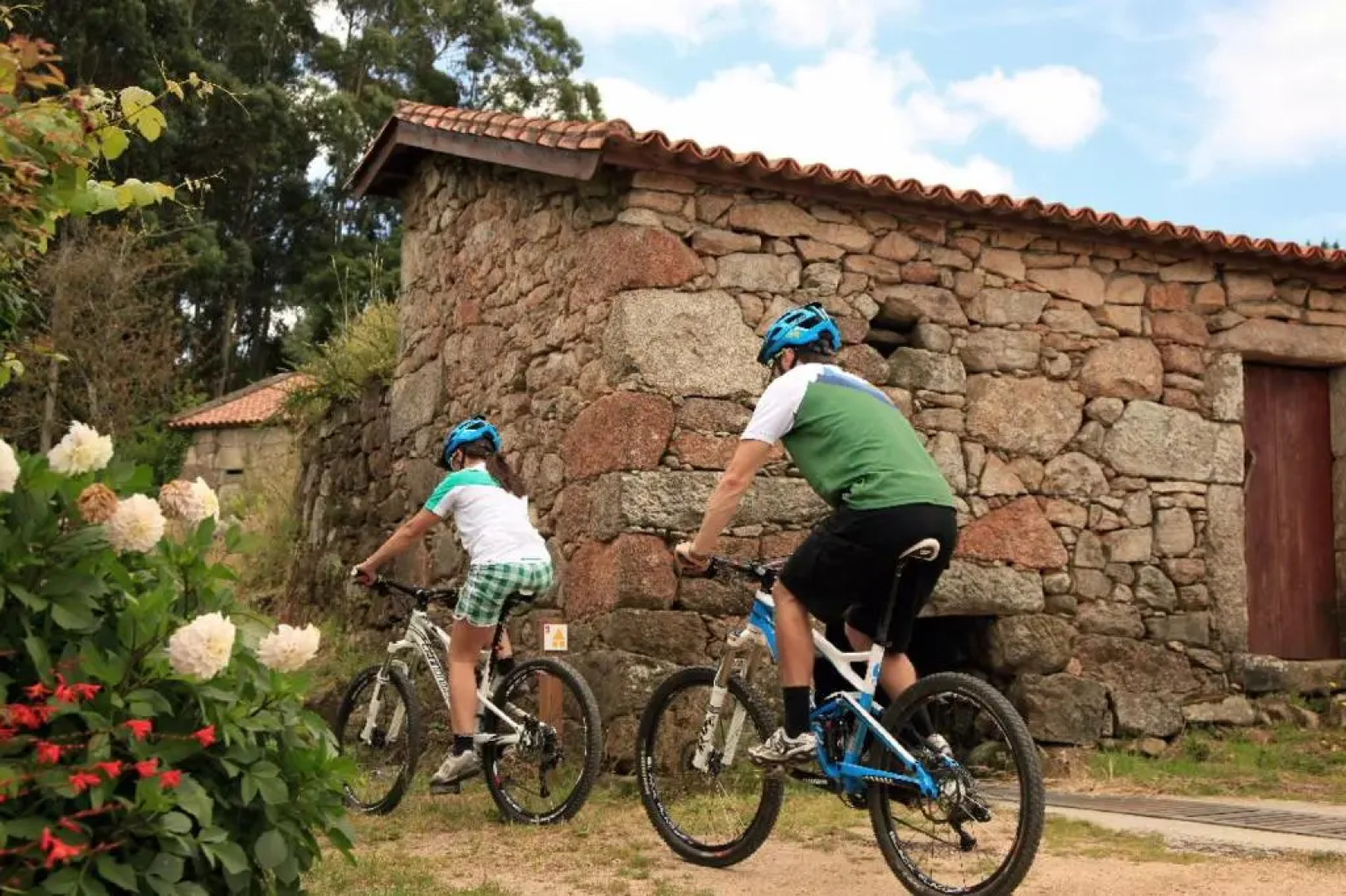 Madeinfofan Suite Rural con Jardín