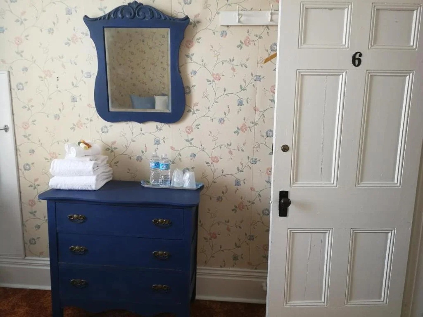 Holiday Country Manor