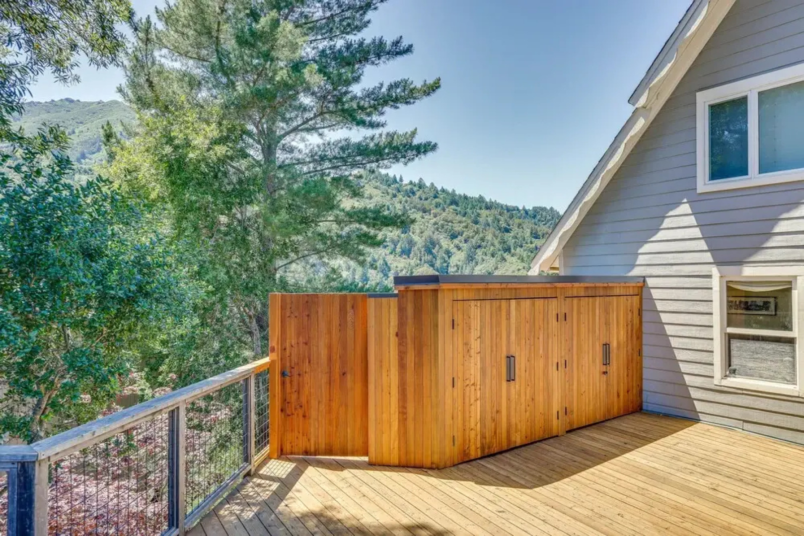 Unique Larkspur Cabin w/ Treetop Mountain Views!