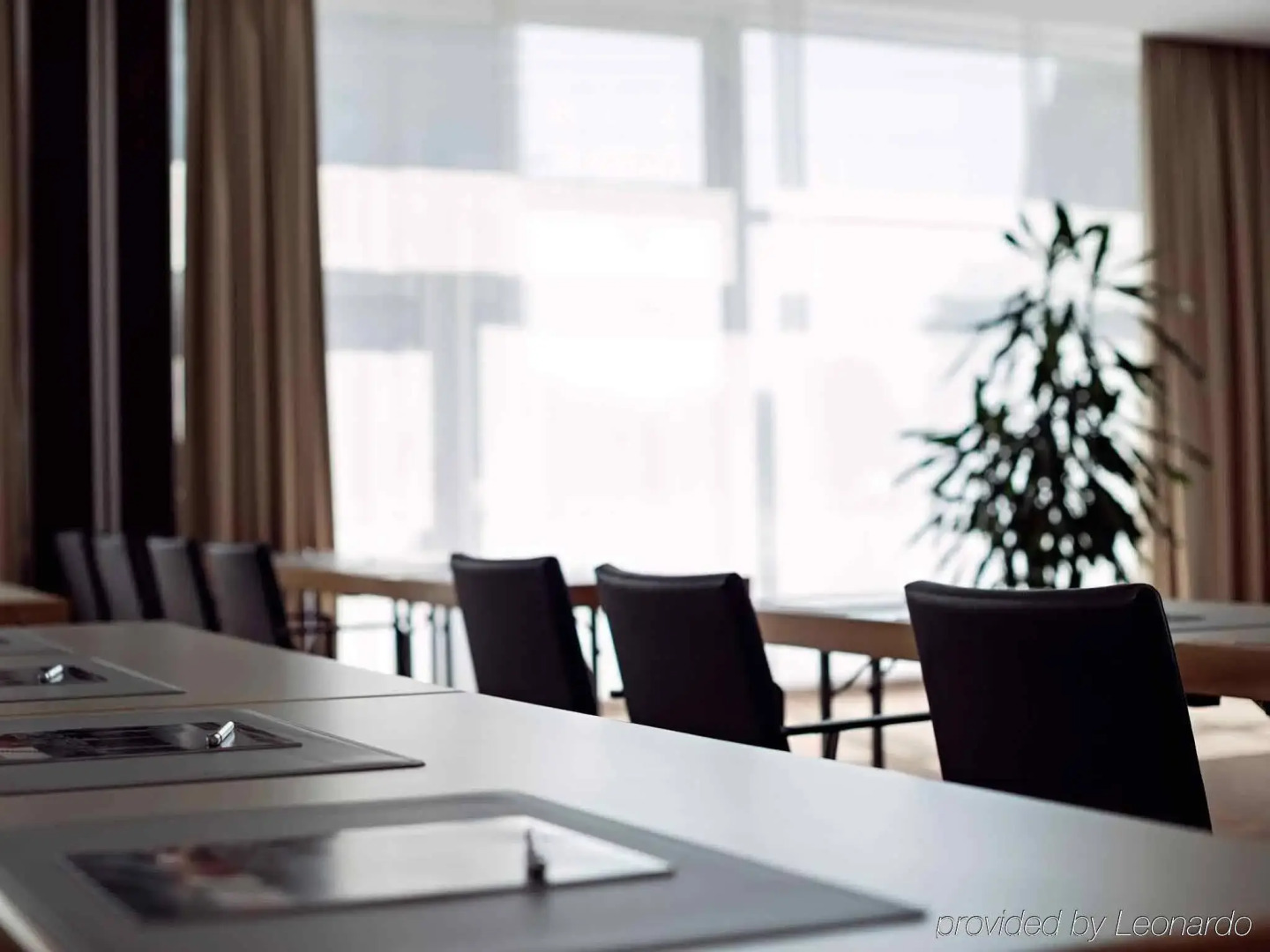 Occidental Dresden Newa