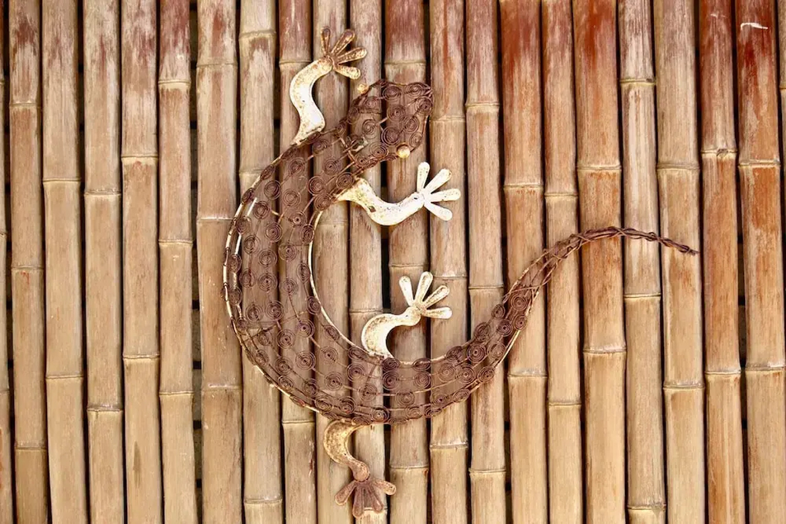 Lakeside Getaway - 4BR Jetty Wi-fi Waterfront