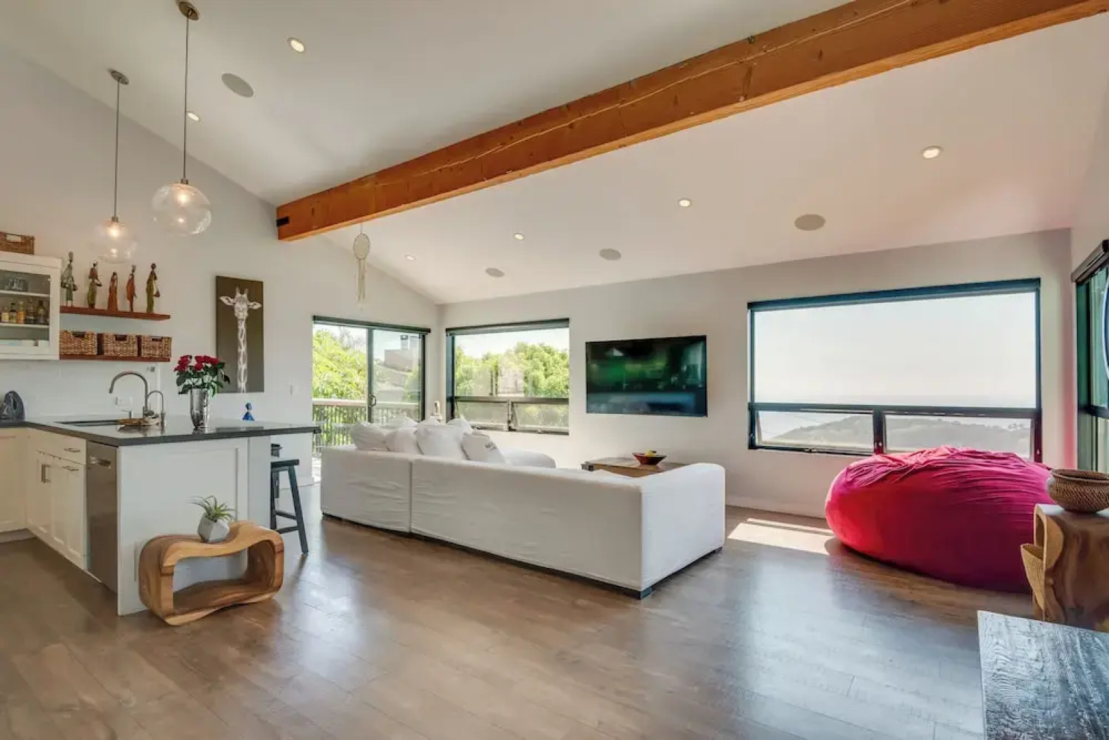 Malibu Retreat w/ Balcony & Mountain Views