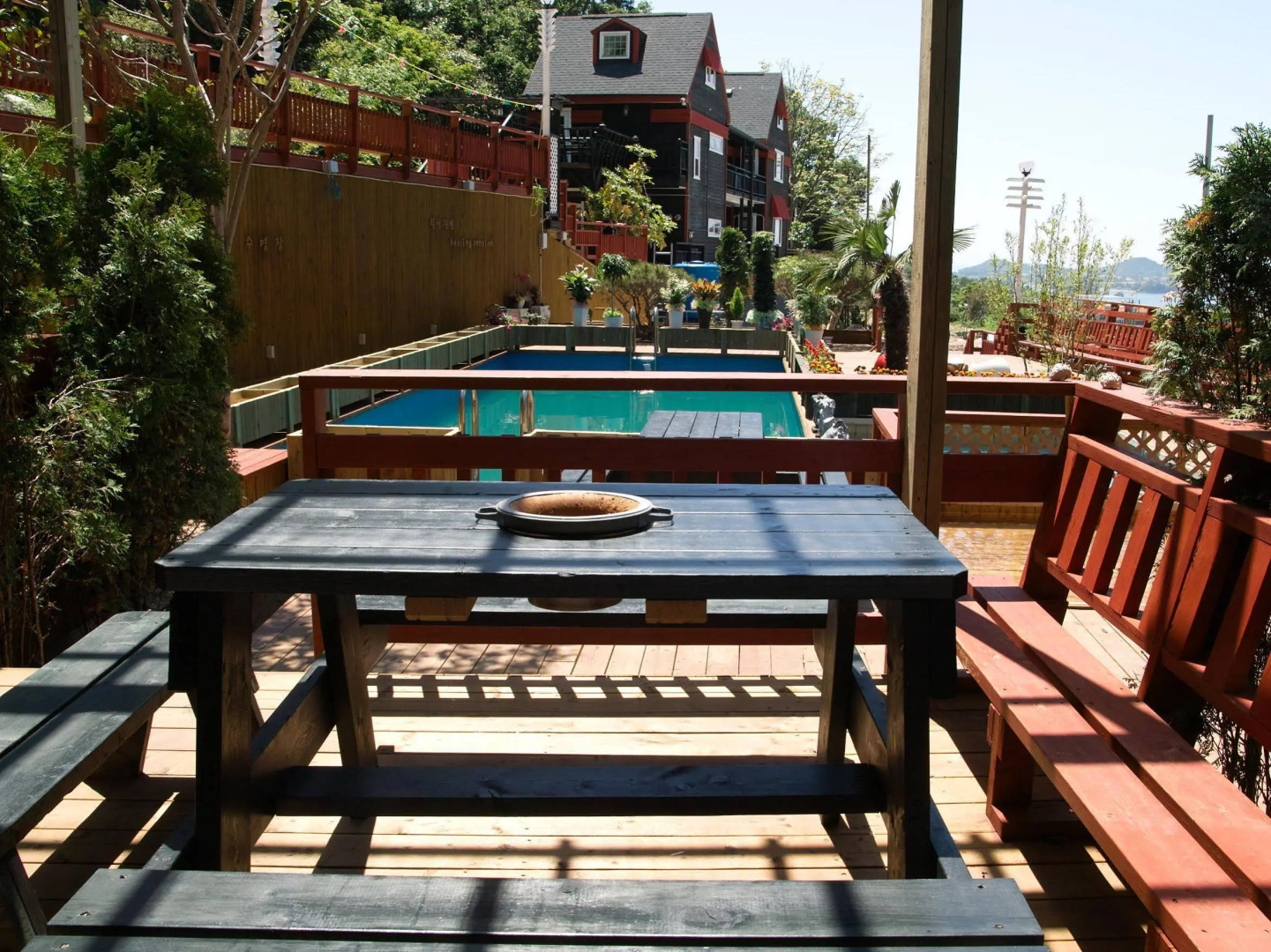 Sea and Valley Pension