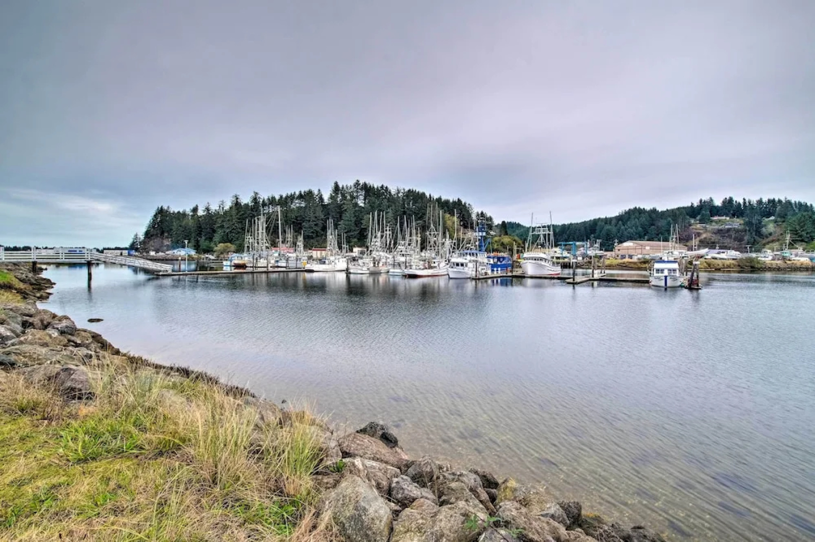 Winchester Bay Apt Near Dunes & State Parks!