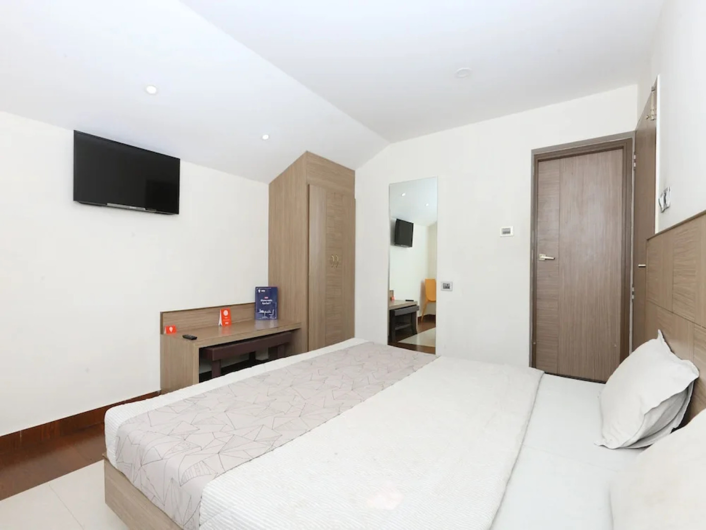 OYO 4943 Sandanams Villa