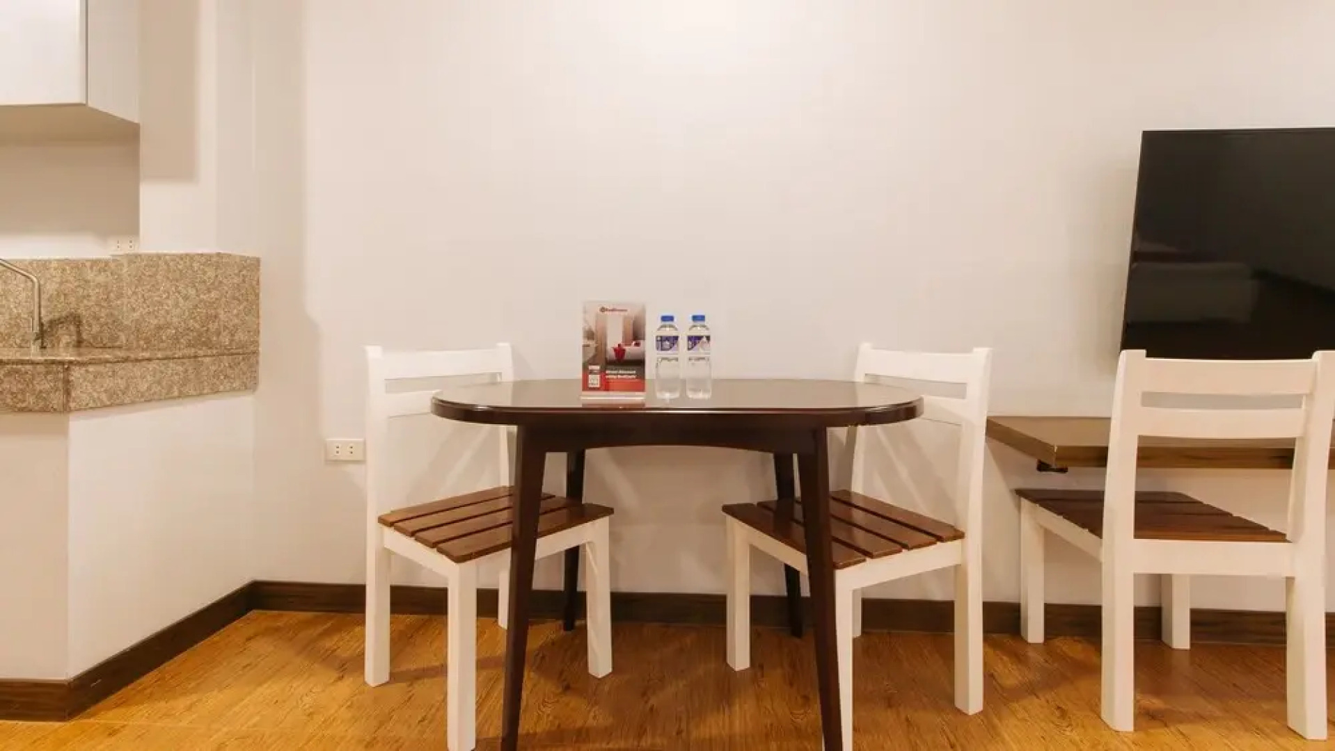 RedDoorz Premium @ Trece Indang Road