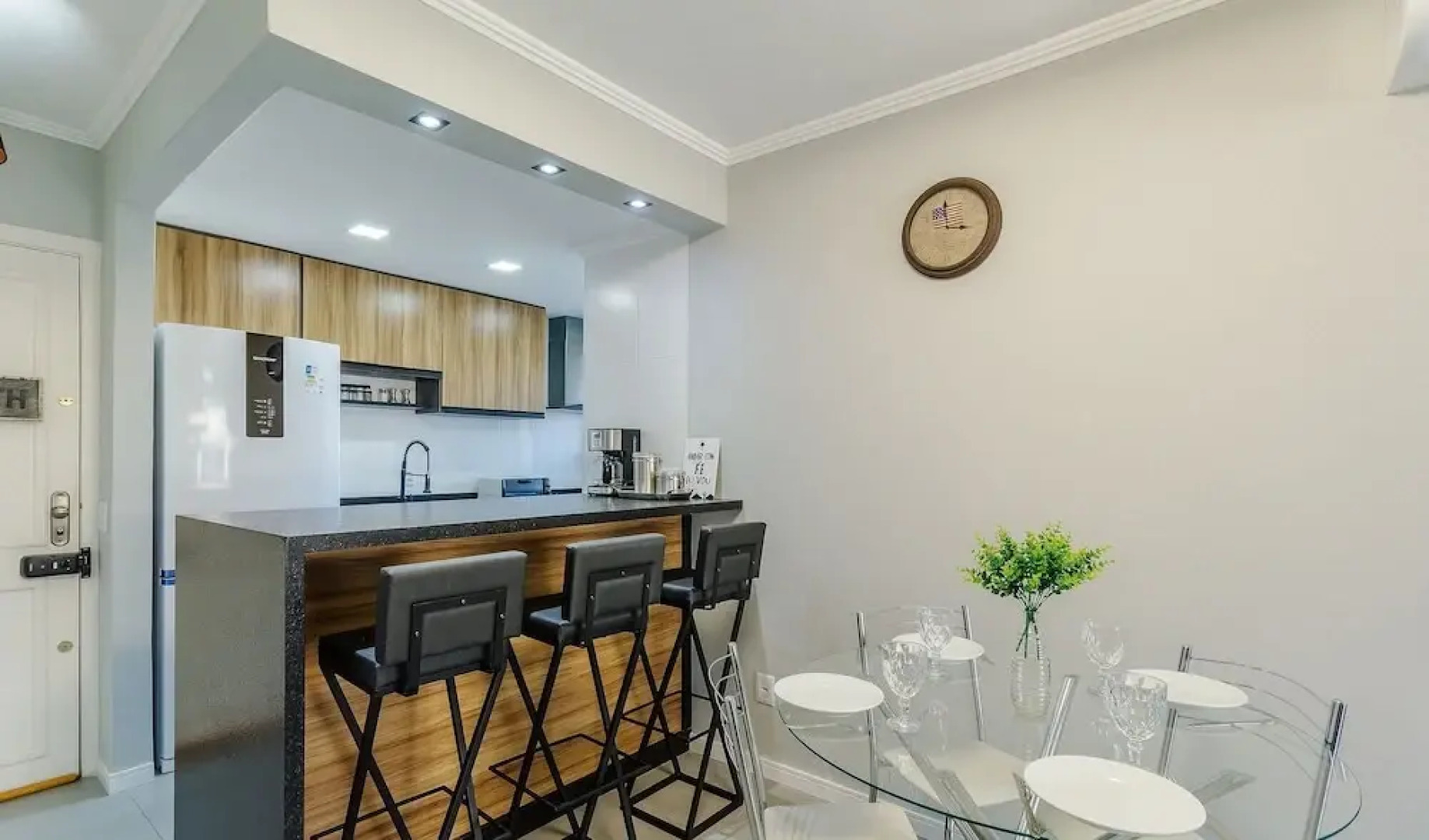 Complete Stay Just Minutes From Parks and Restaurants - PMN