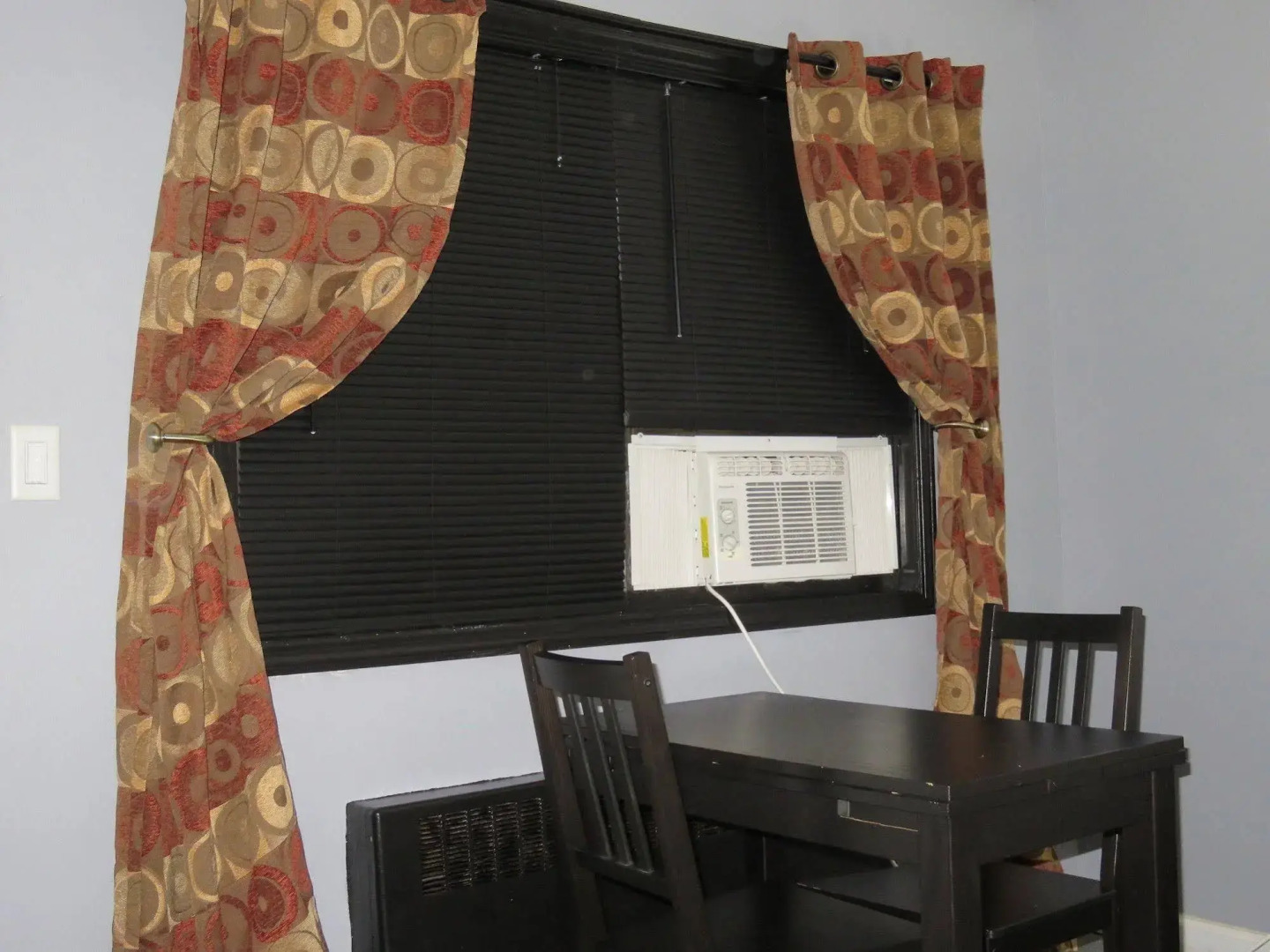 Central Motel Courtyard