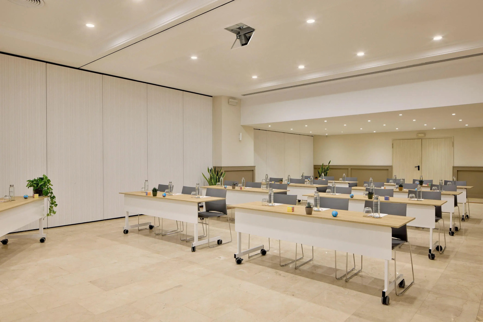 Отель INNSiDE by Melia Barcelona Apolo