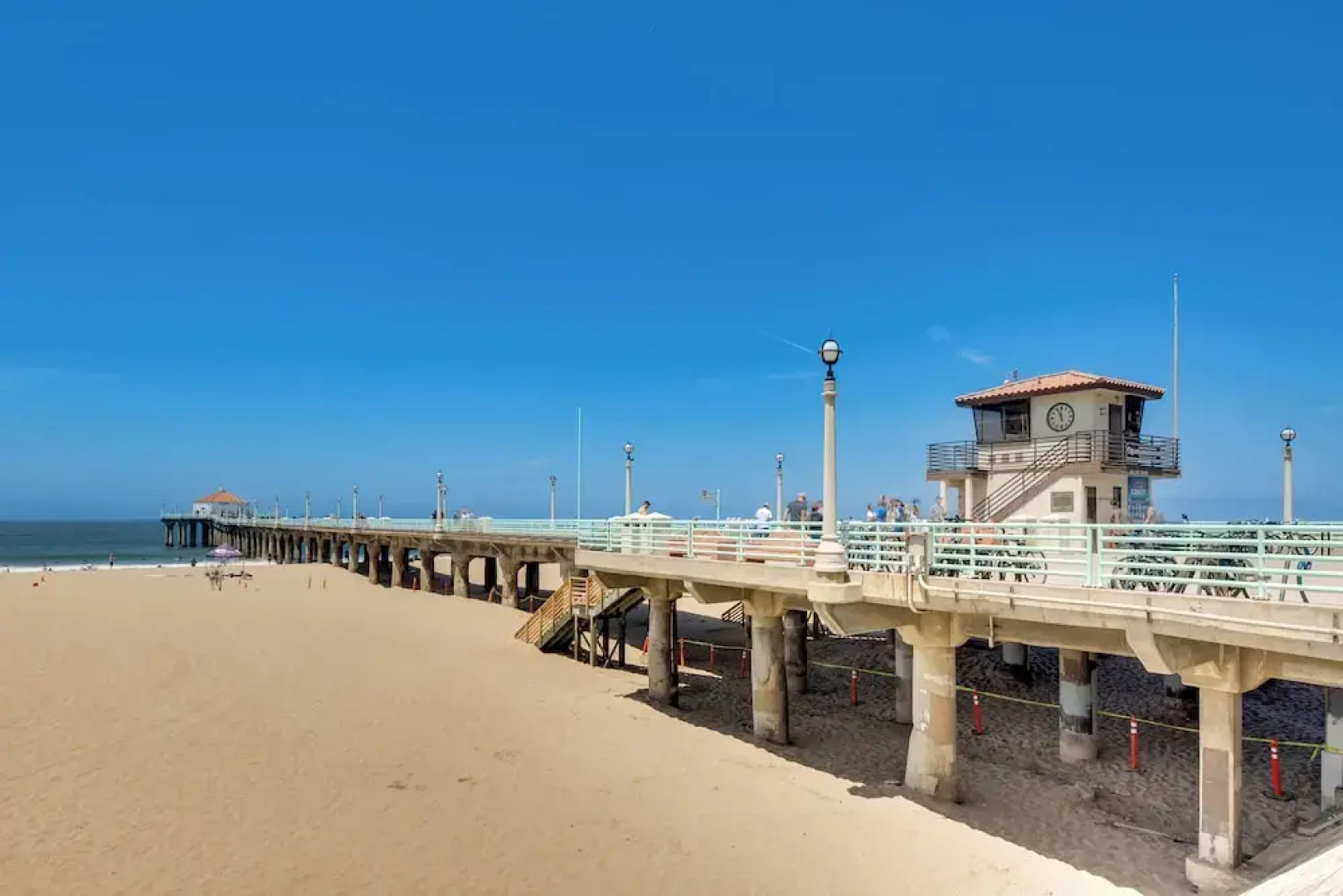 Walk to Sand & Surf - Bright Manhattan Beach Apt!