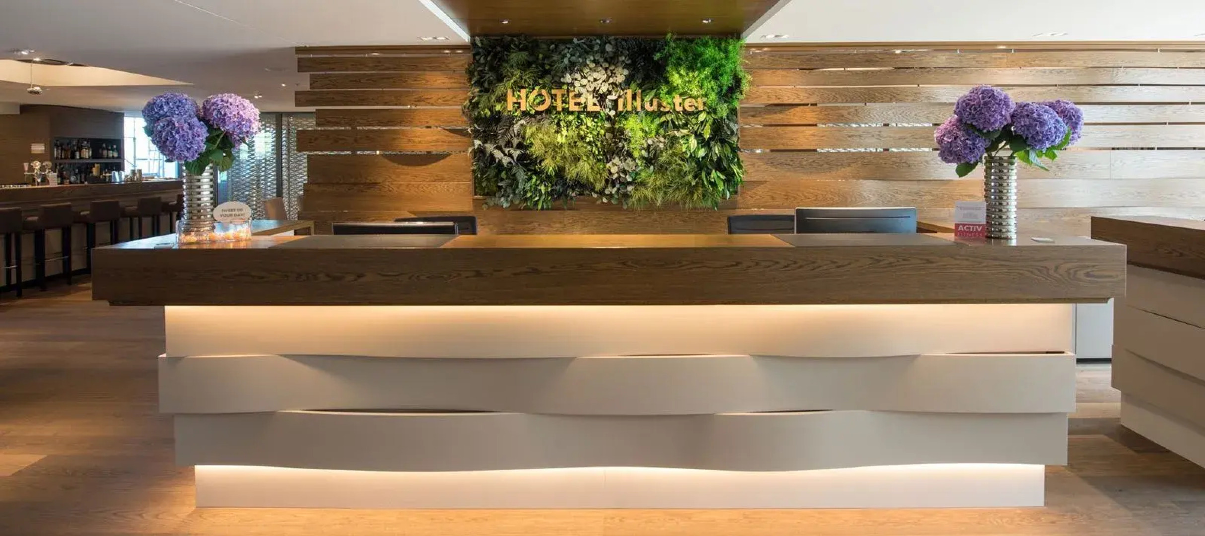 HOTEL illuster - Urban & Local