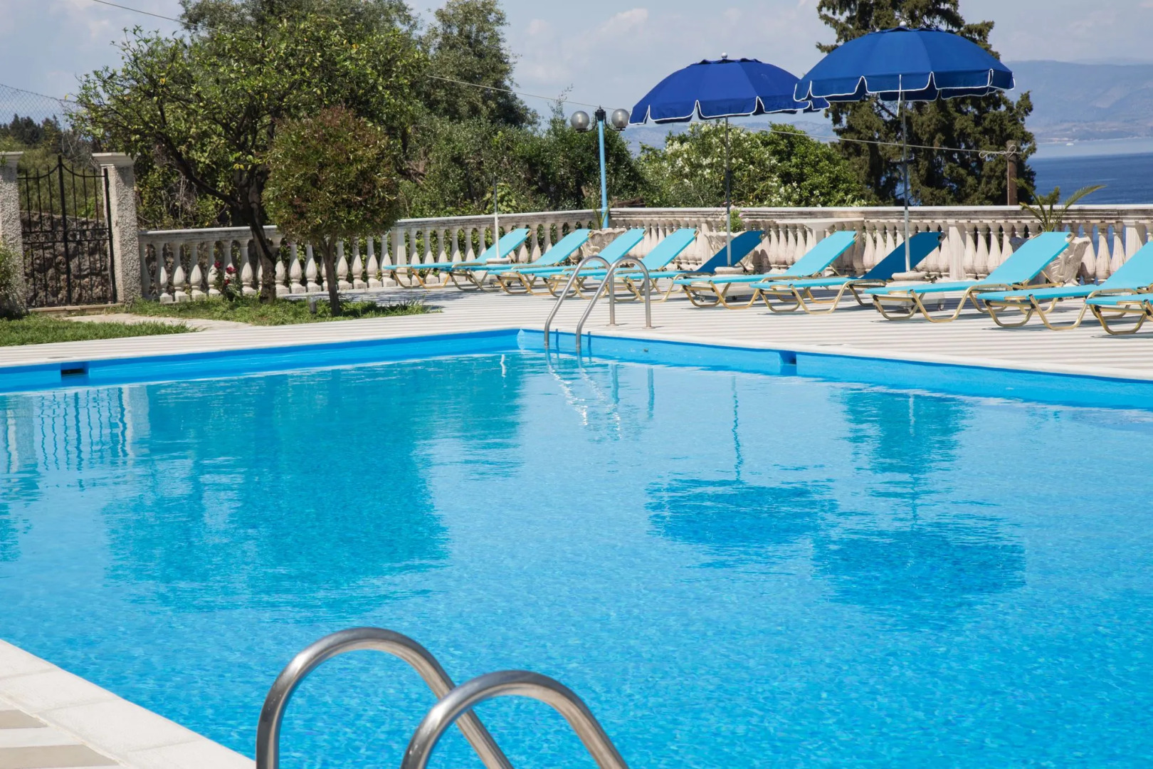 Brentanos Apartments ~ A ~ View of Paradise