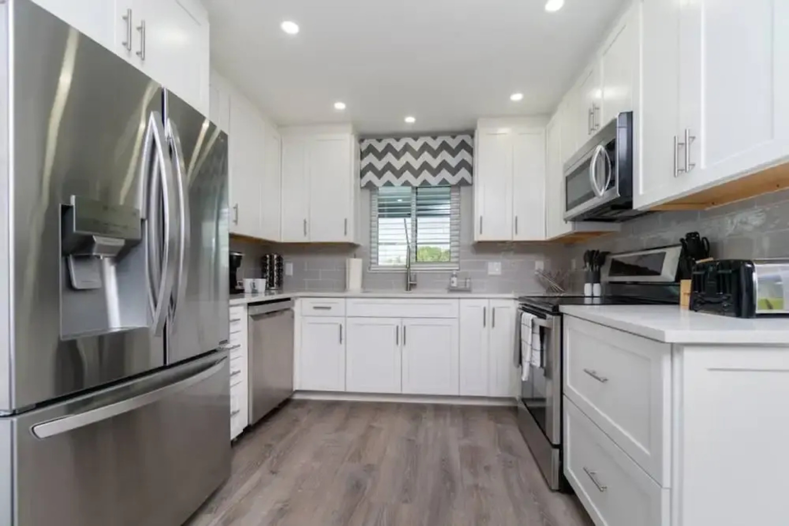 Villa Capri - Waterfront Retreat With Heated Pool