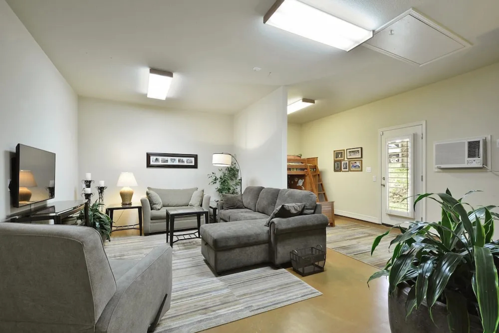 4BR 2BA Cottage at Lake Austin by RedAwning