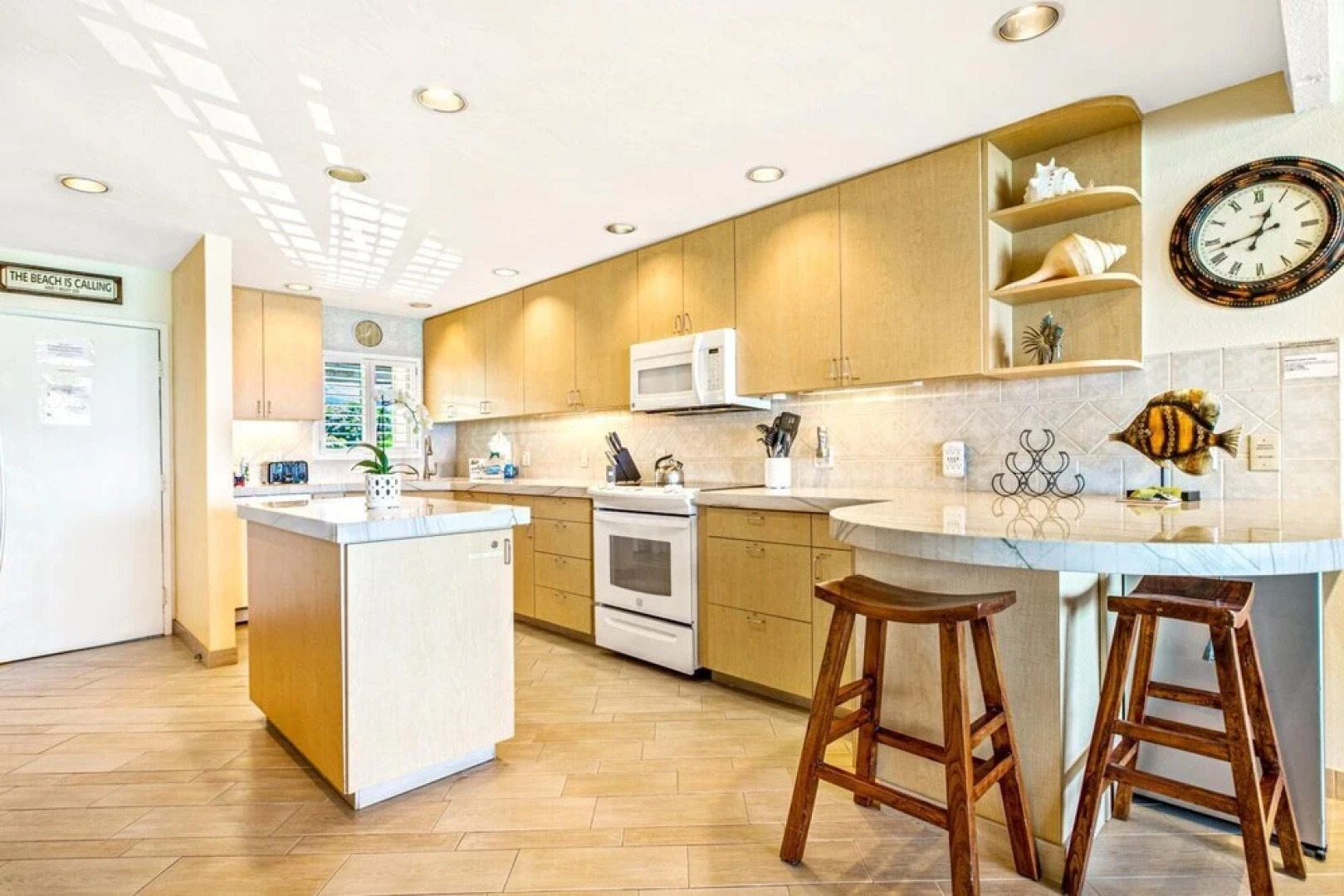 Lokelani #B203 - 2 Br condo by RedAwning