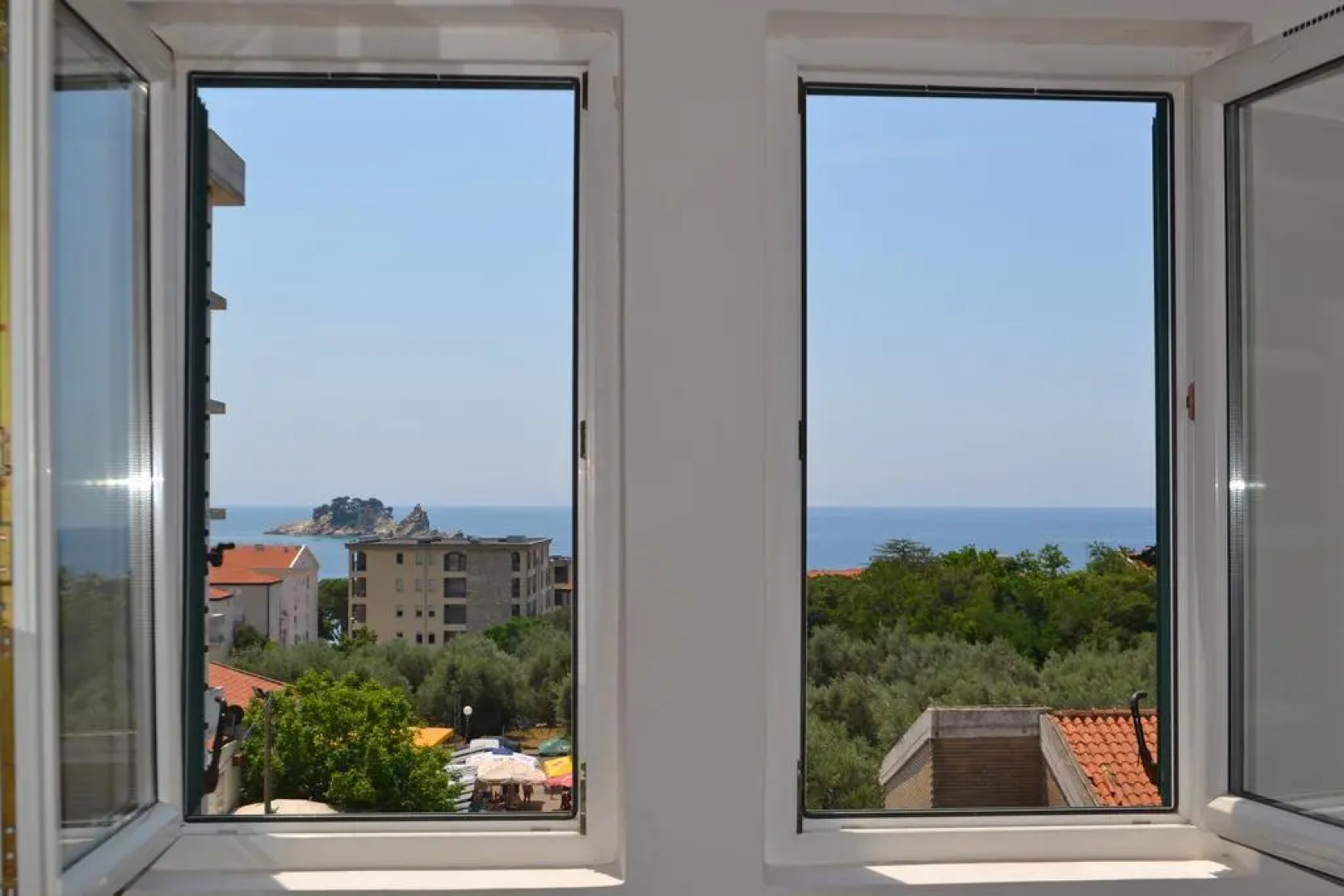 Apartments Petrovac