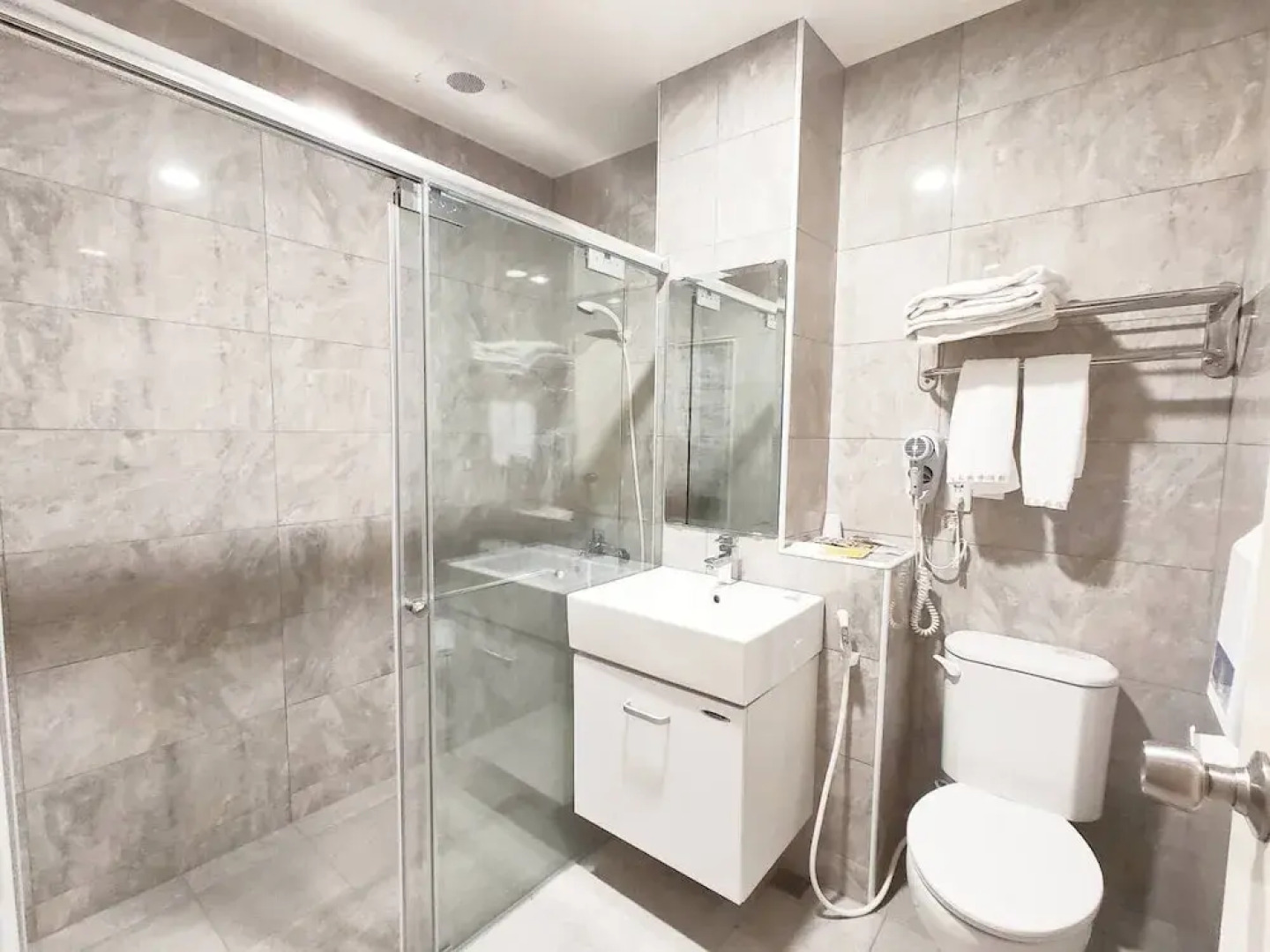 Royal Business Hotel