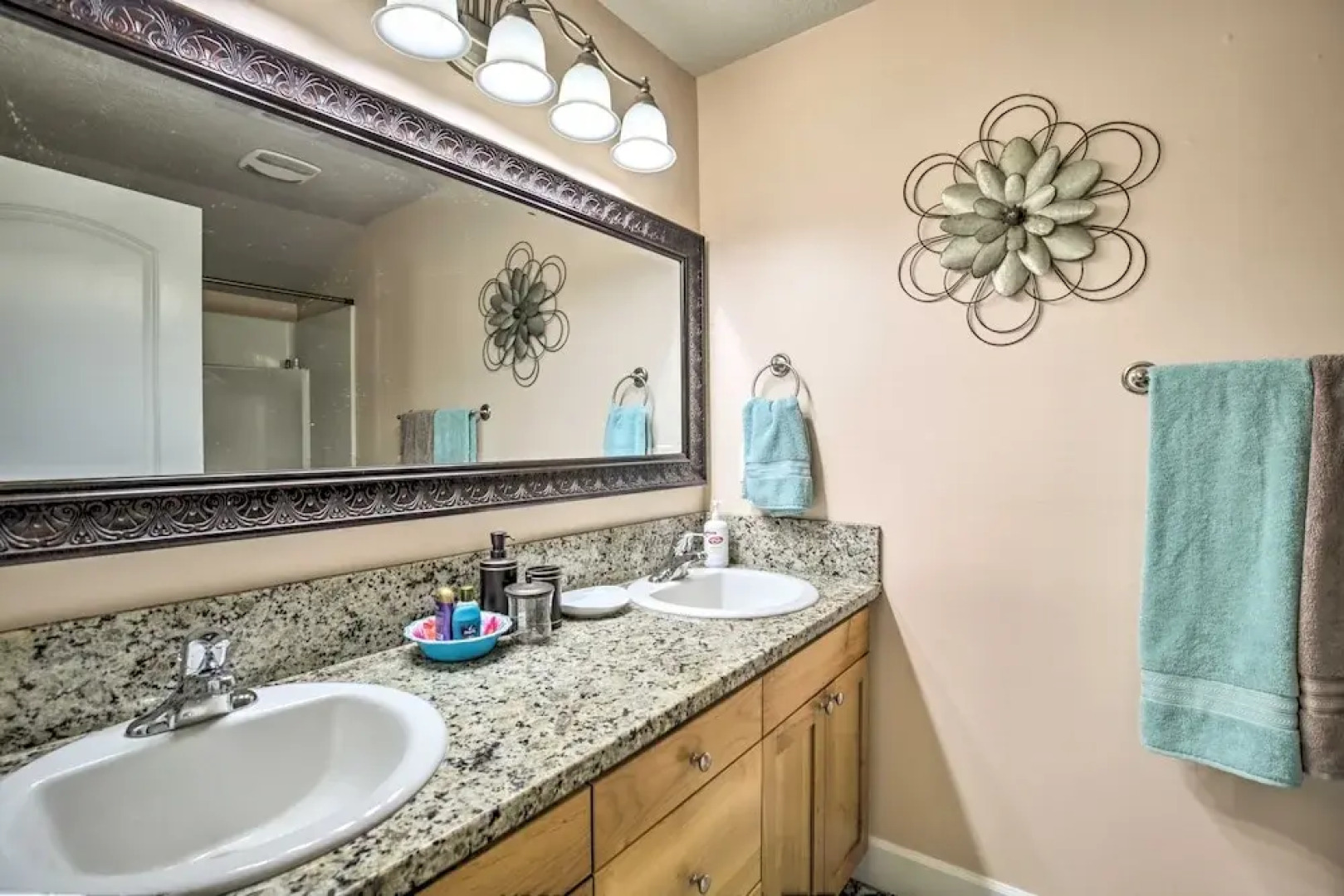 Diva's Den - West Salem Bungalow 3 Bedroom Bungalow by Redawning