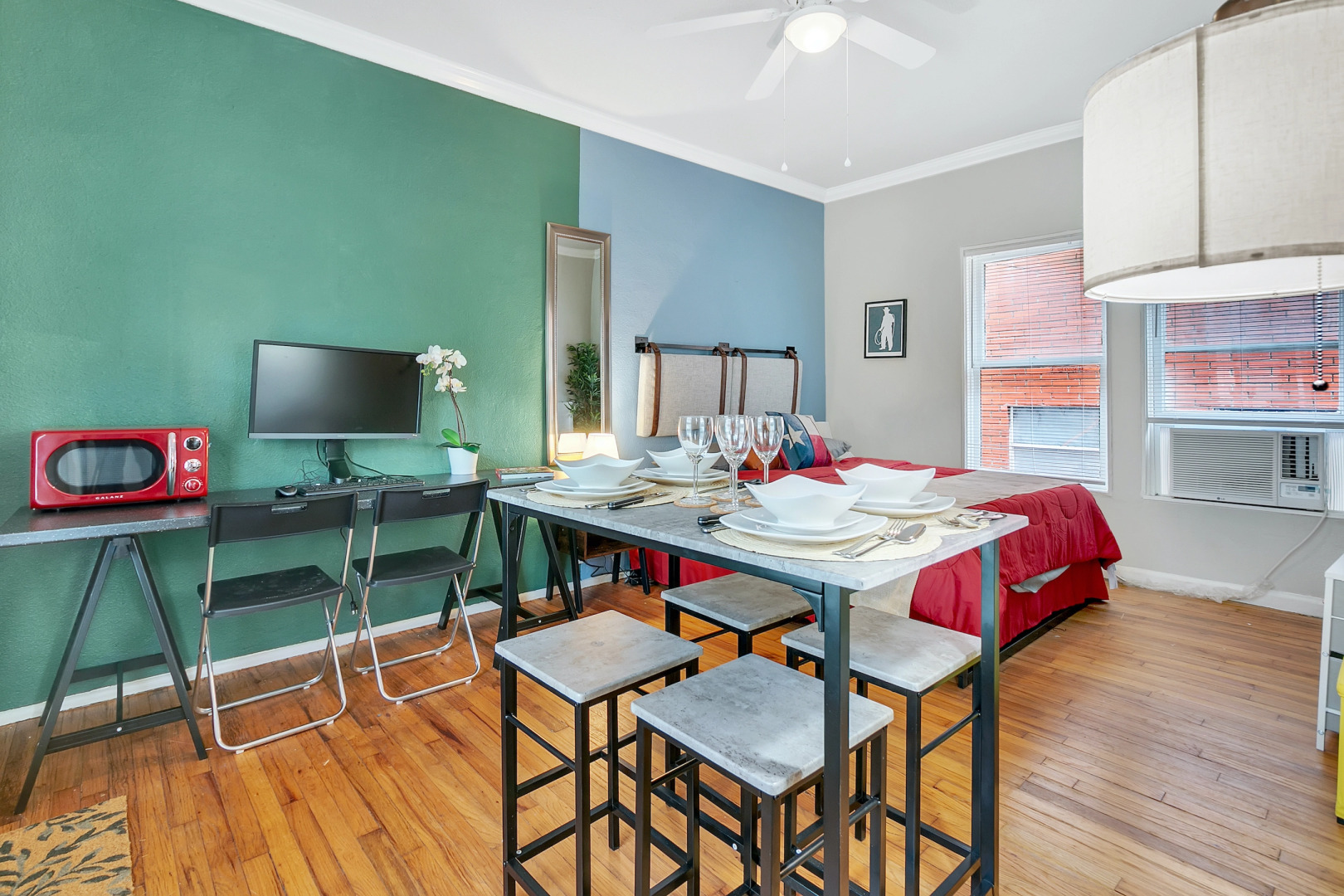 Studio Apt For A Long Term Stay With Parking Included!