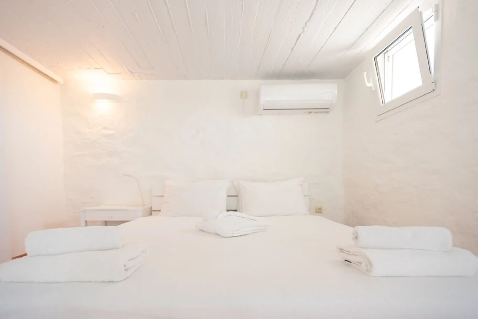 White Sun maisonette overlooking the sea