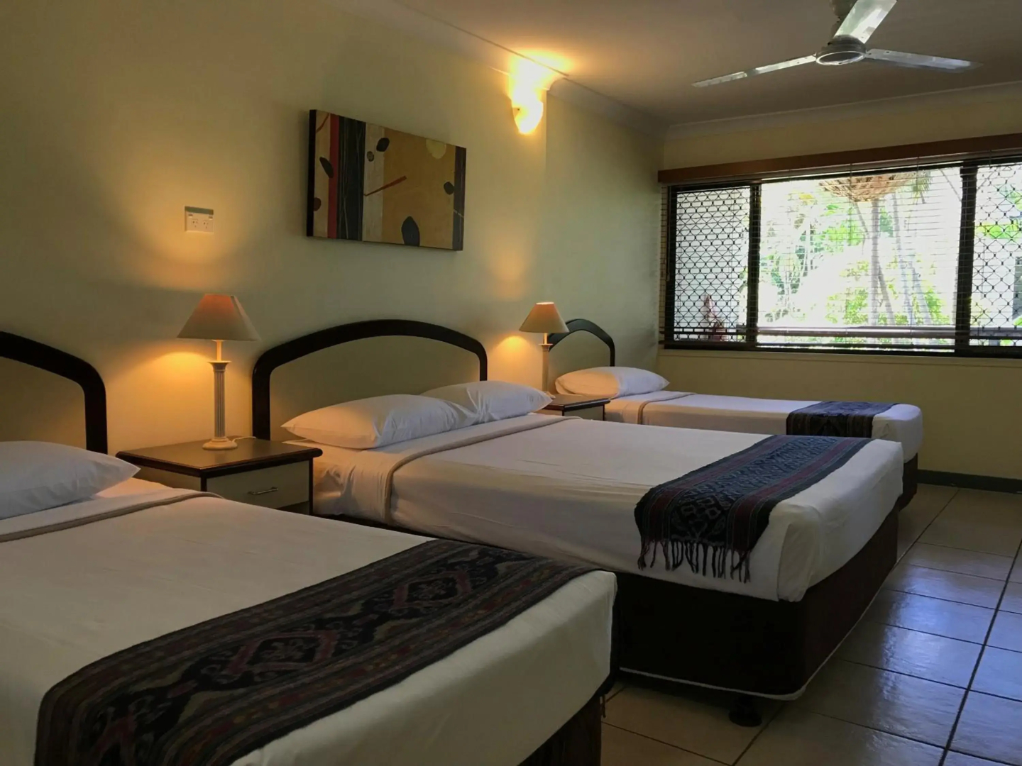 Bay Village Tropical Retreat & Apartments