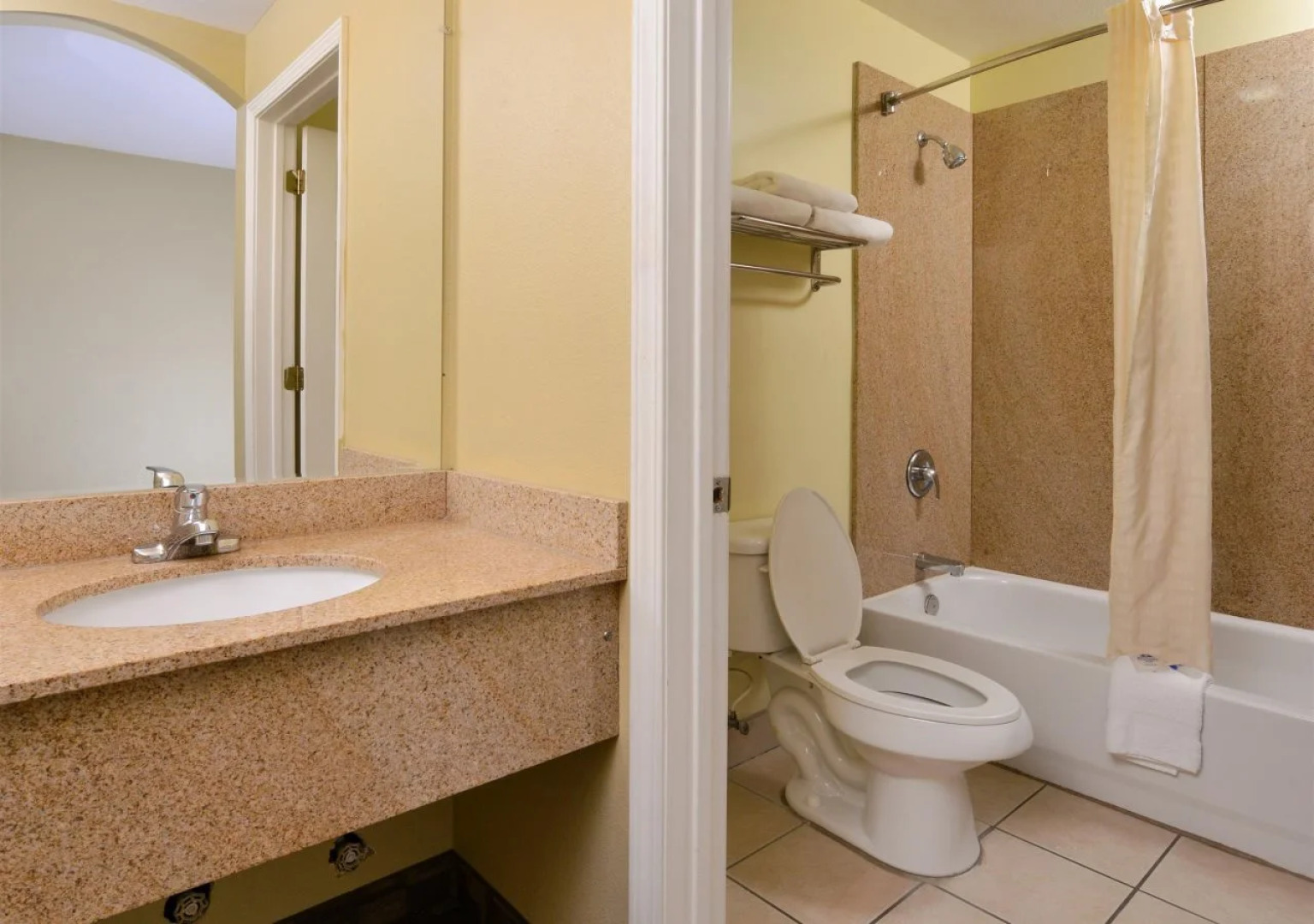 Americas Best Value Inn & Suites University Ave