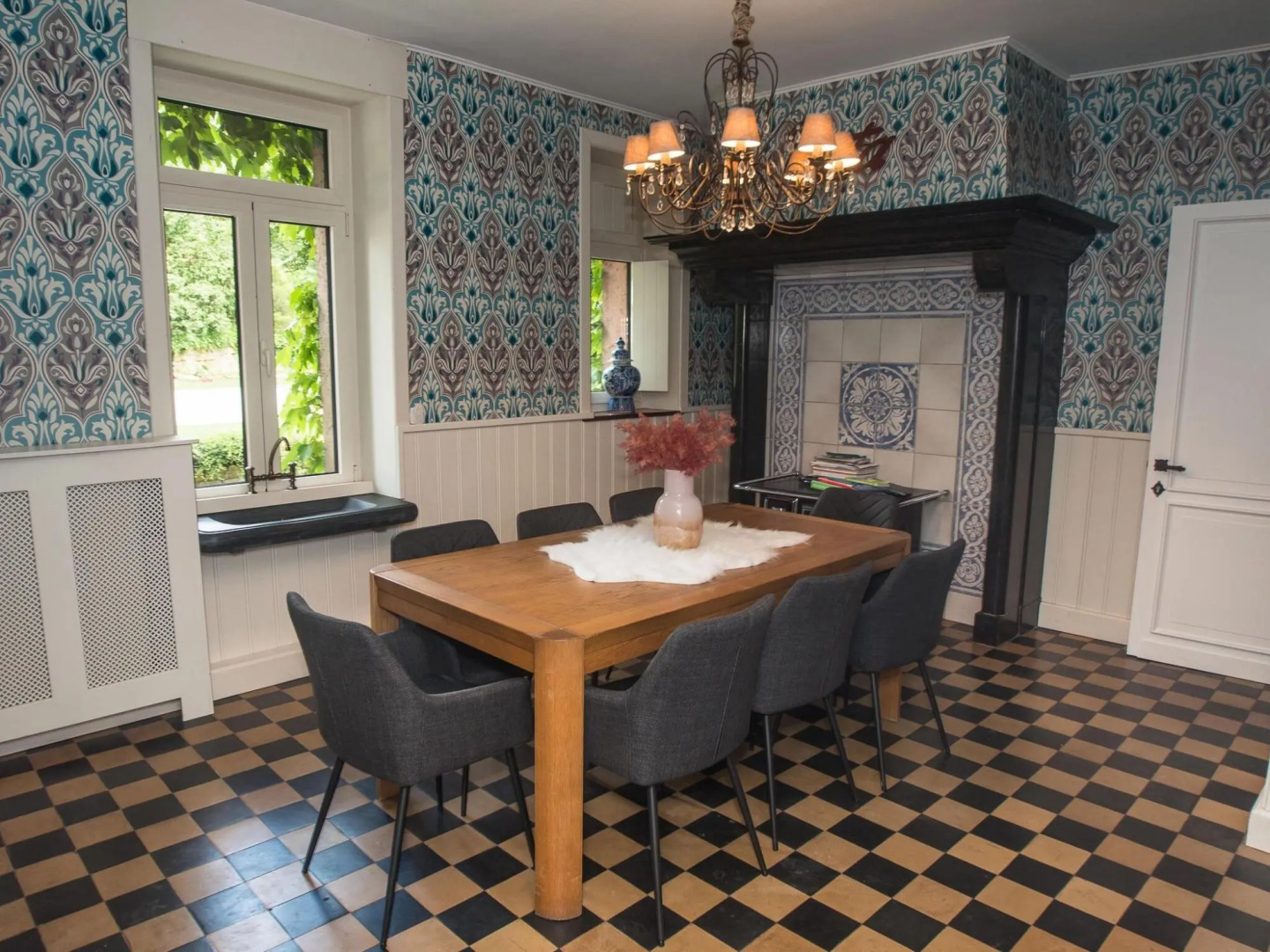 Magnificent Luxury Chateau in Vast Garden with Sauna & Hot Tubs