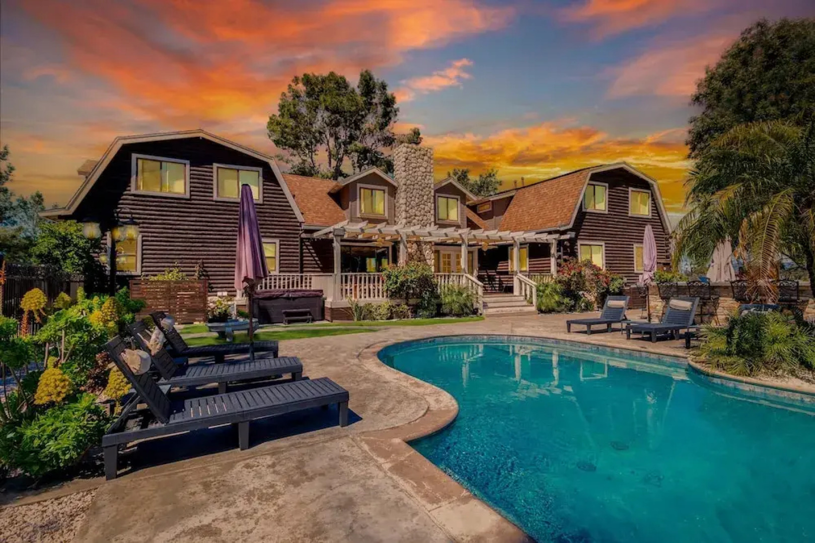 Chateau Syrah by Avantstay Picturesque Estate w/ Pool, Hot Tub, Pool Table & Table Tennis New Pickleball Court + Basketball Hoop