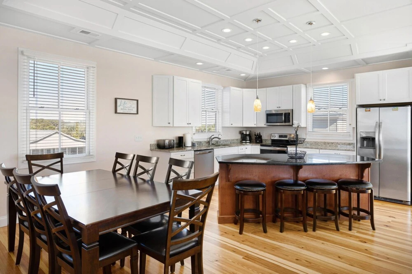 Endless Summer 5 Bedroom Home by Redawning