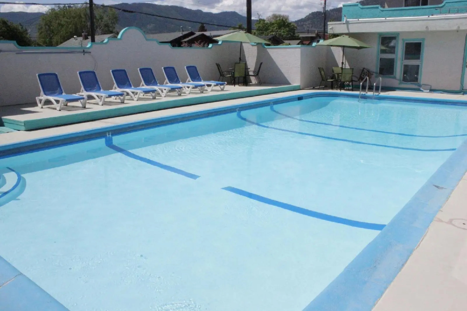 Tiki Shores Inn & Suites