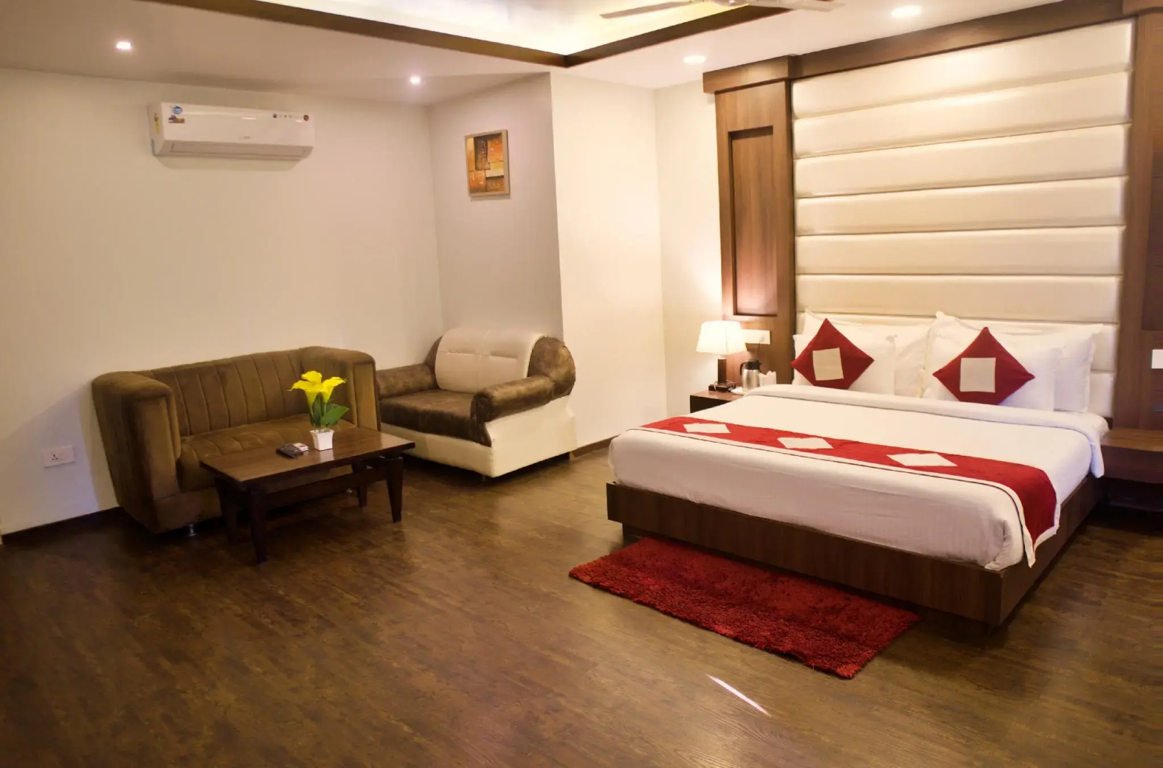 Hotel The Royal Krishna