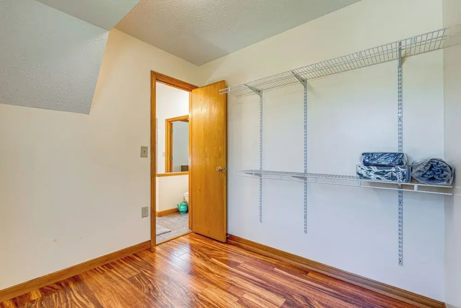 Families Welcome: Lake-view Home, 2 Mi to Gahanna!