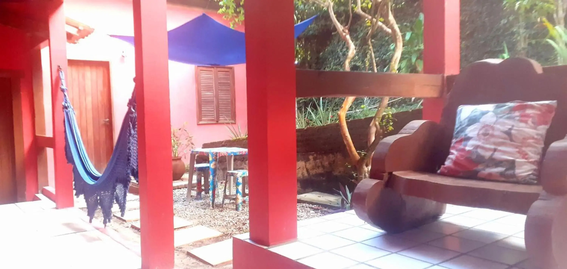 Novos Baianos Hostel e Suites