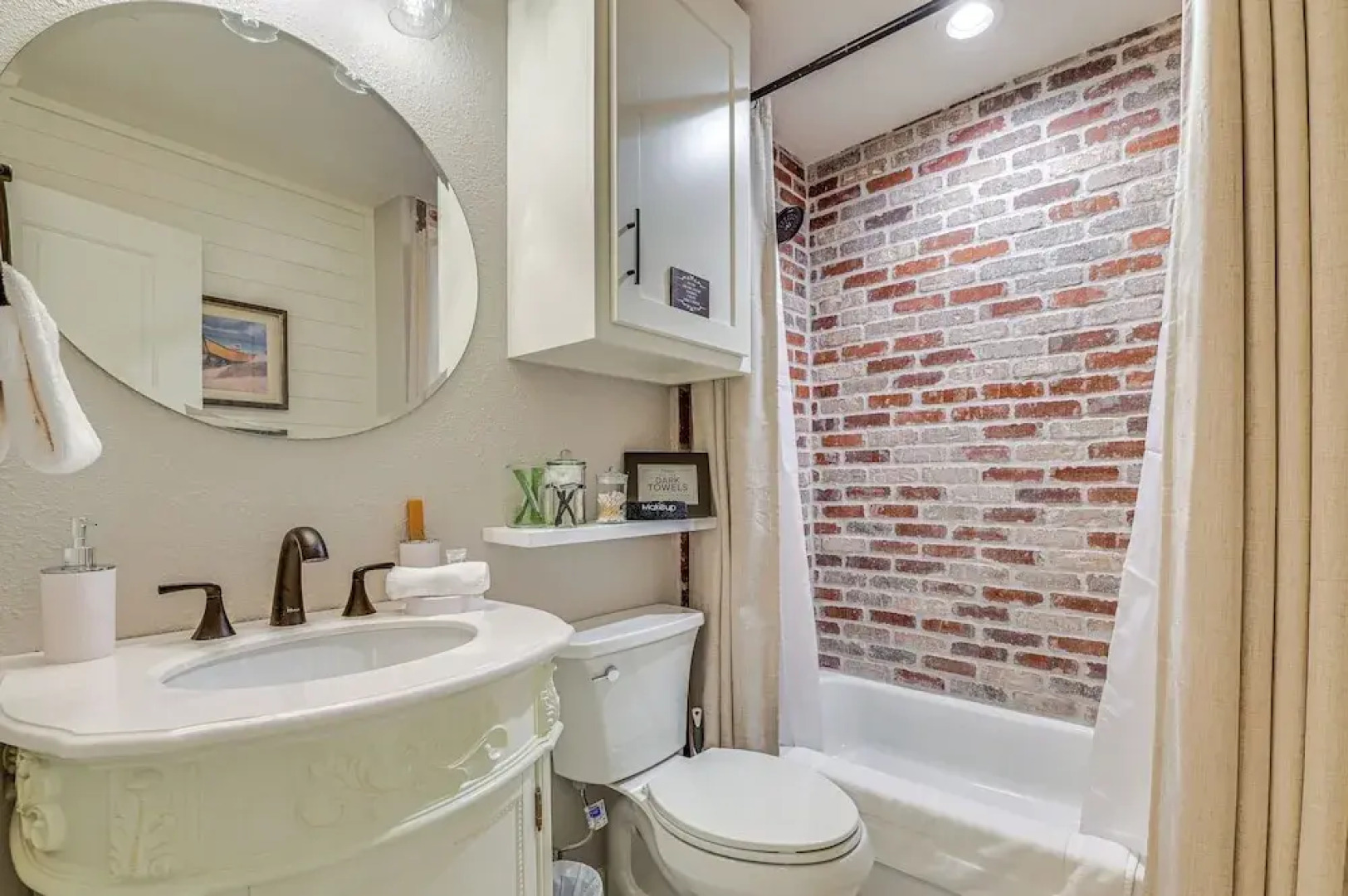 3 Mi to Lake Ray Roberts: Luxe Pilot Point Home