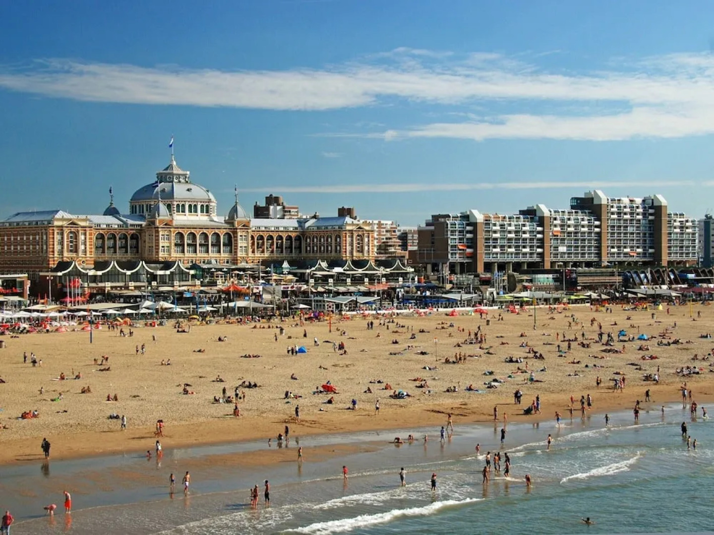 Restyled Holiday Home with 2 Bathrooms near Beach