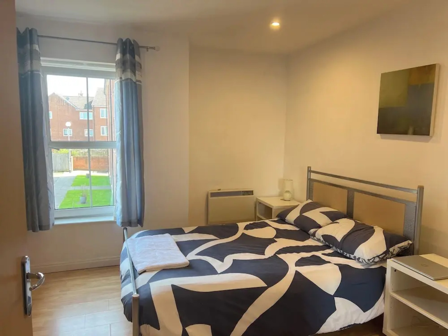 Nantwich - Sleeps 4 - Parking - Town 10mins Walk