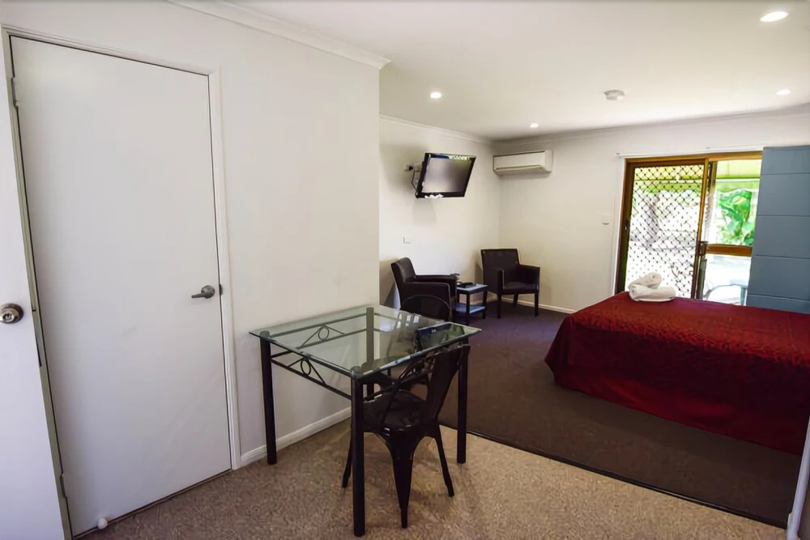 Beach n Reef Motel Self Contained Units