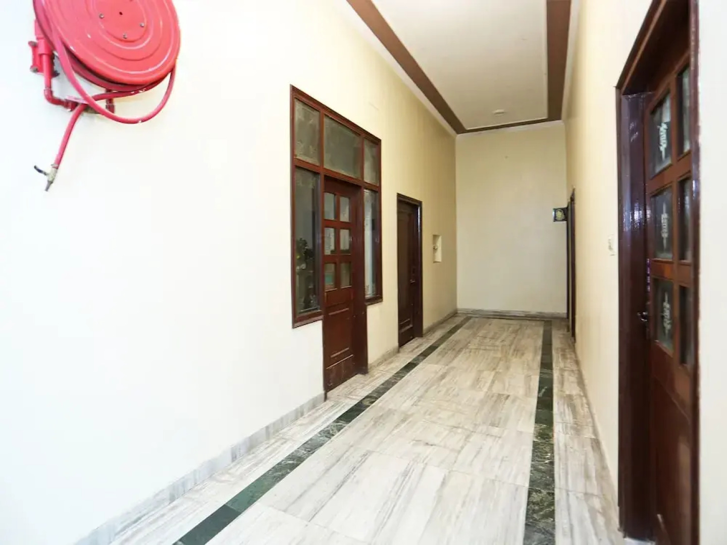 OYO 16906 Hotel Balsons